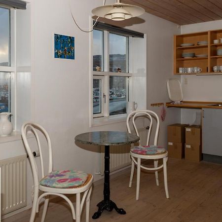 Guesthouse At The Boat Harbour Tórshavn Exterior foto