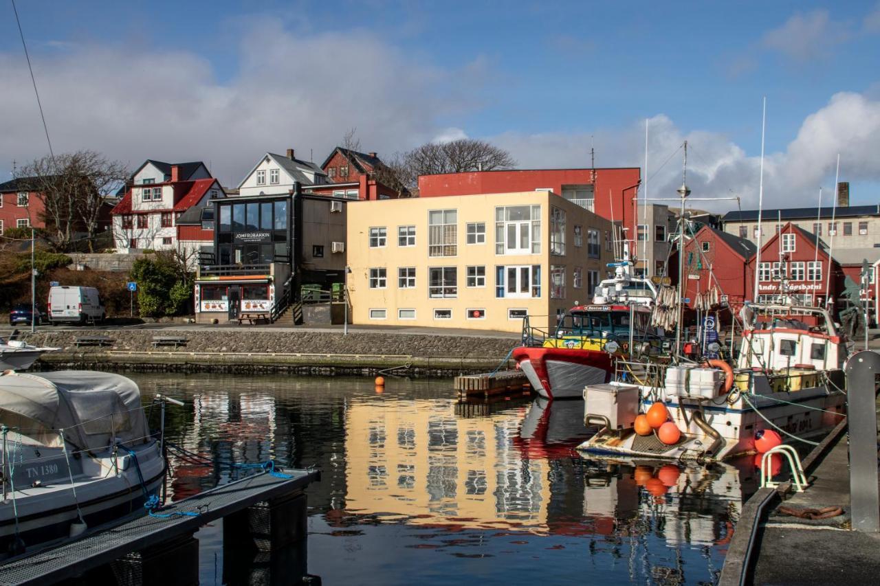 Guesthouse At The Boat Harbour Tórshavn Exterior foto