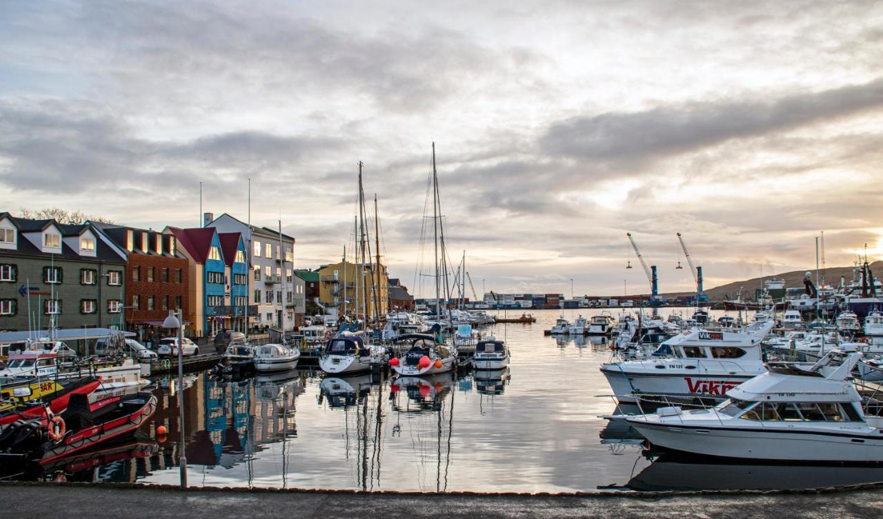 Guesthouse At The Boat Harbour Tórshavn Exterior foto