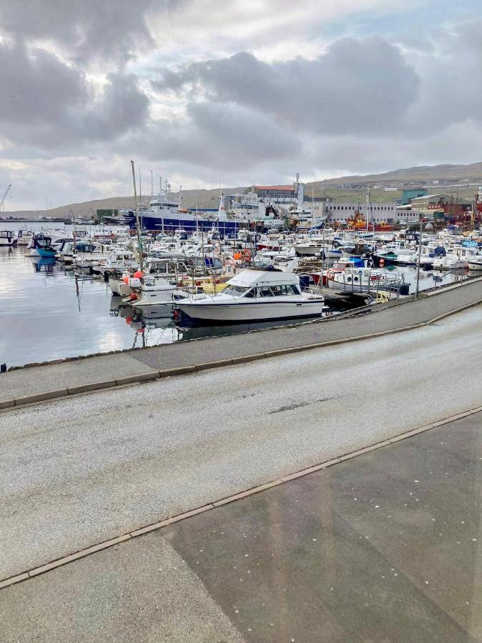 Guesthouse At The Boat Harbour Tórshavn Exterior foto