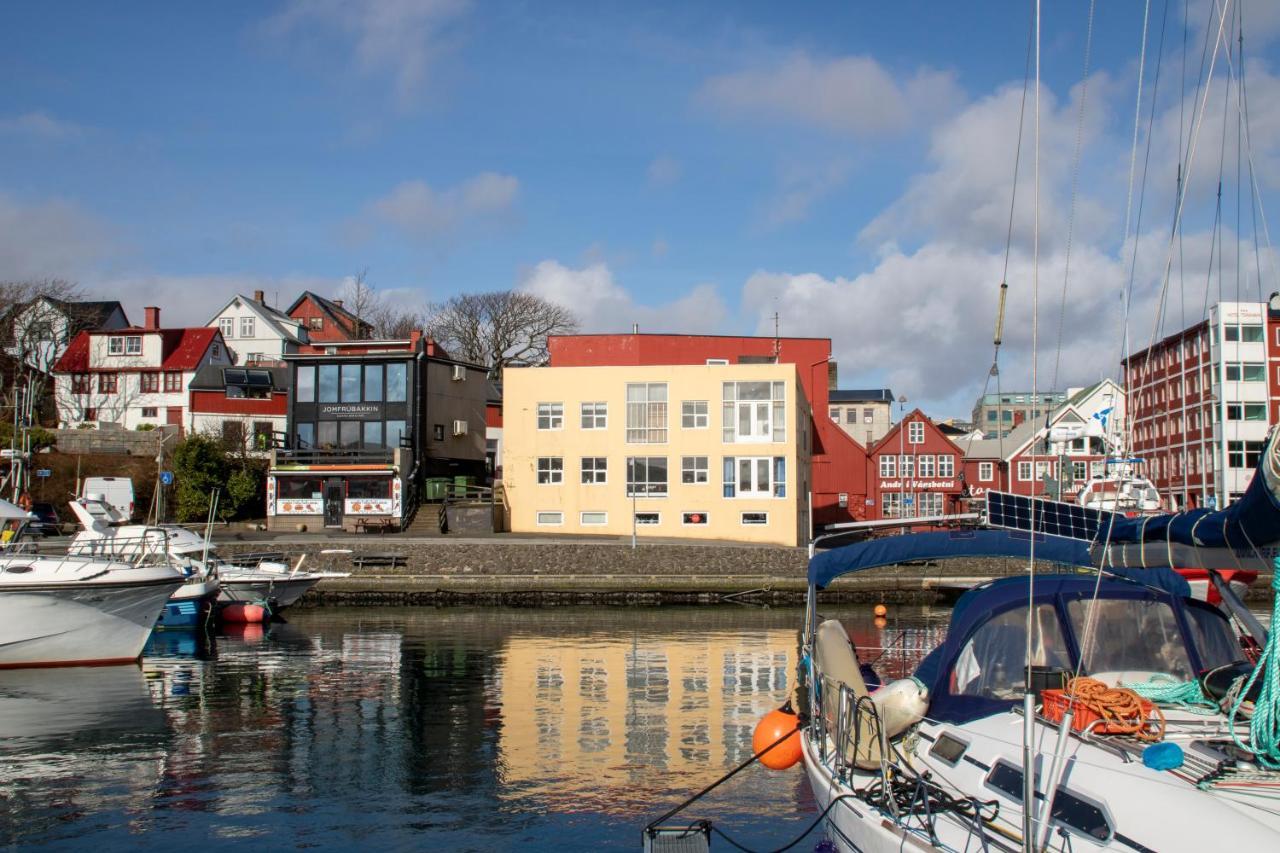 Guesthouse At The Boat Harbour Tórshavn Exterior foto